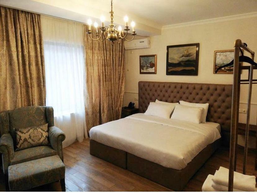 Omart Hotel - Gallery Τυφλίδα Δωμάτιο φωτογραφία